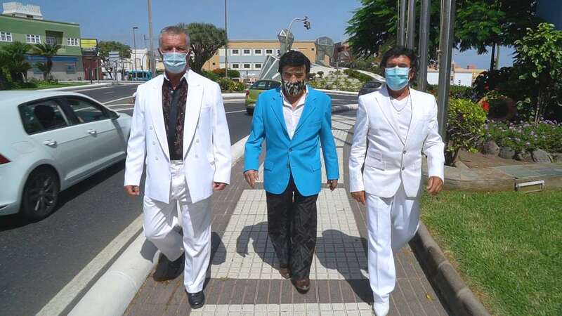 Los tres de Canarias, en las inmediaciones del Teatro Municipal de Telde / TA